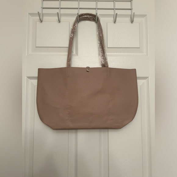 NWT Badgley Mischka Decorative Chain Tote - Picture 2 of 8